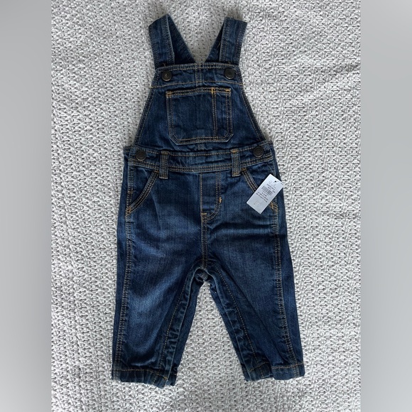 NWT old navy denim baby overalls size 6-12 months - Picture 1 of 2